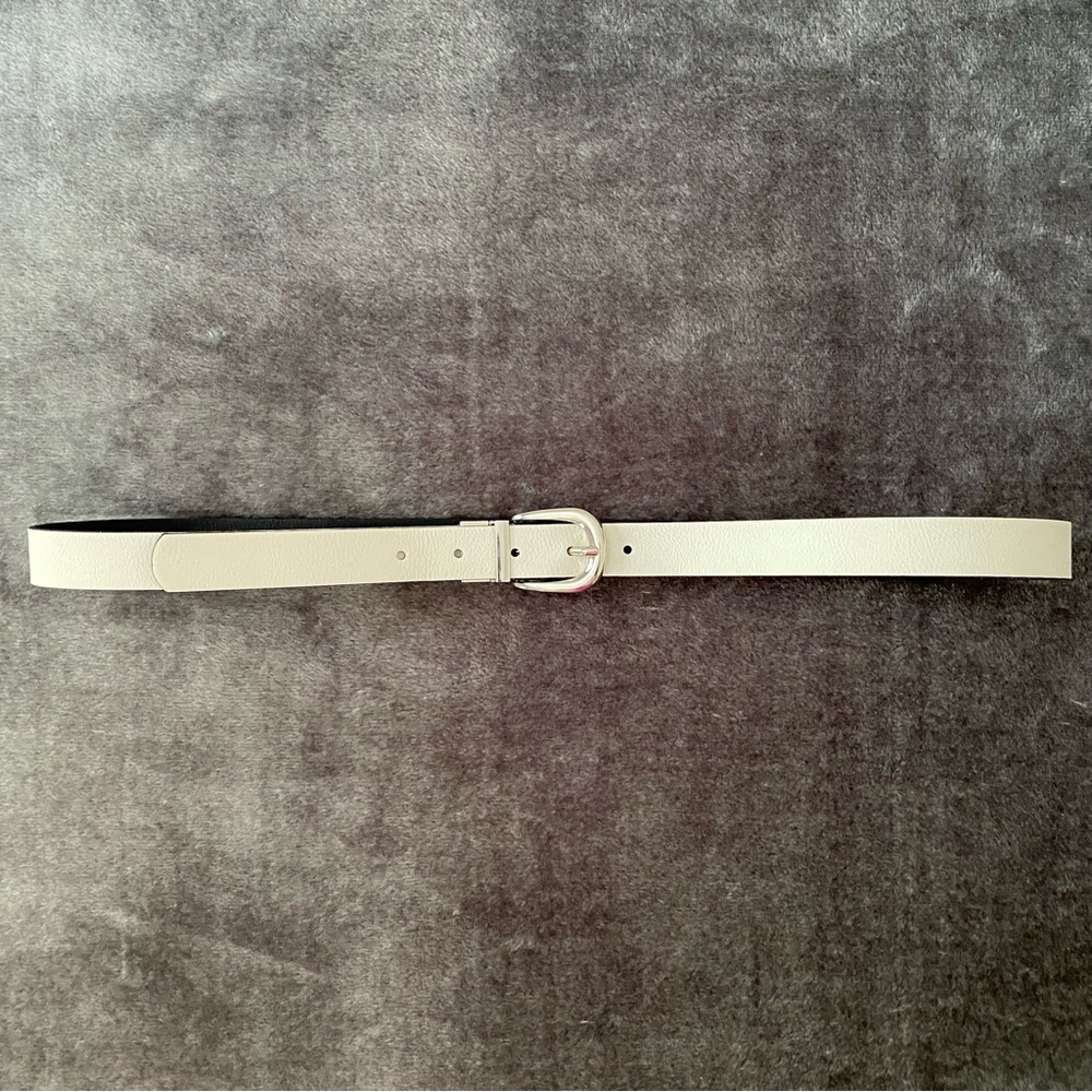 Express reversible black and white belt
